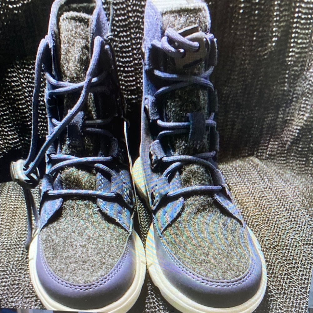 Sorel Kids Explorer Navy Blue Leather Winter Shoes, size 12 NWT